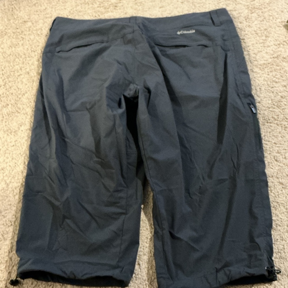 Columbia Omni Shade Hiking Capri Pants Gray Outdoor Gorpcore travel Size 16 - Picture 5 of 8